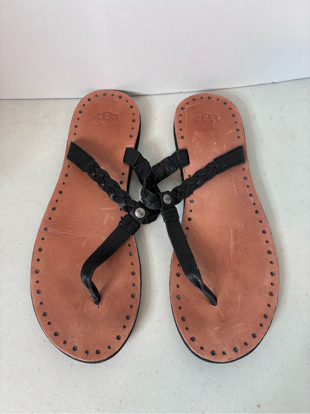 UGG Australia Black Braided Leather T-Strap Thong Sandals Women’s Size 10